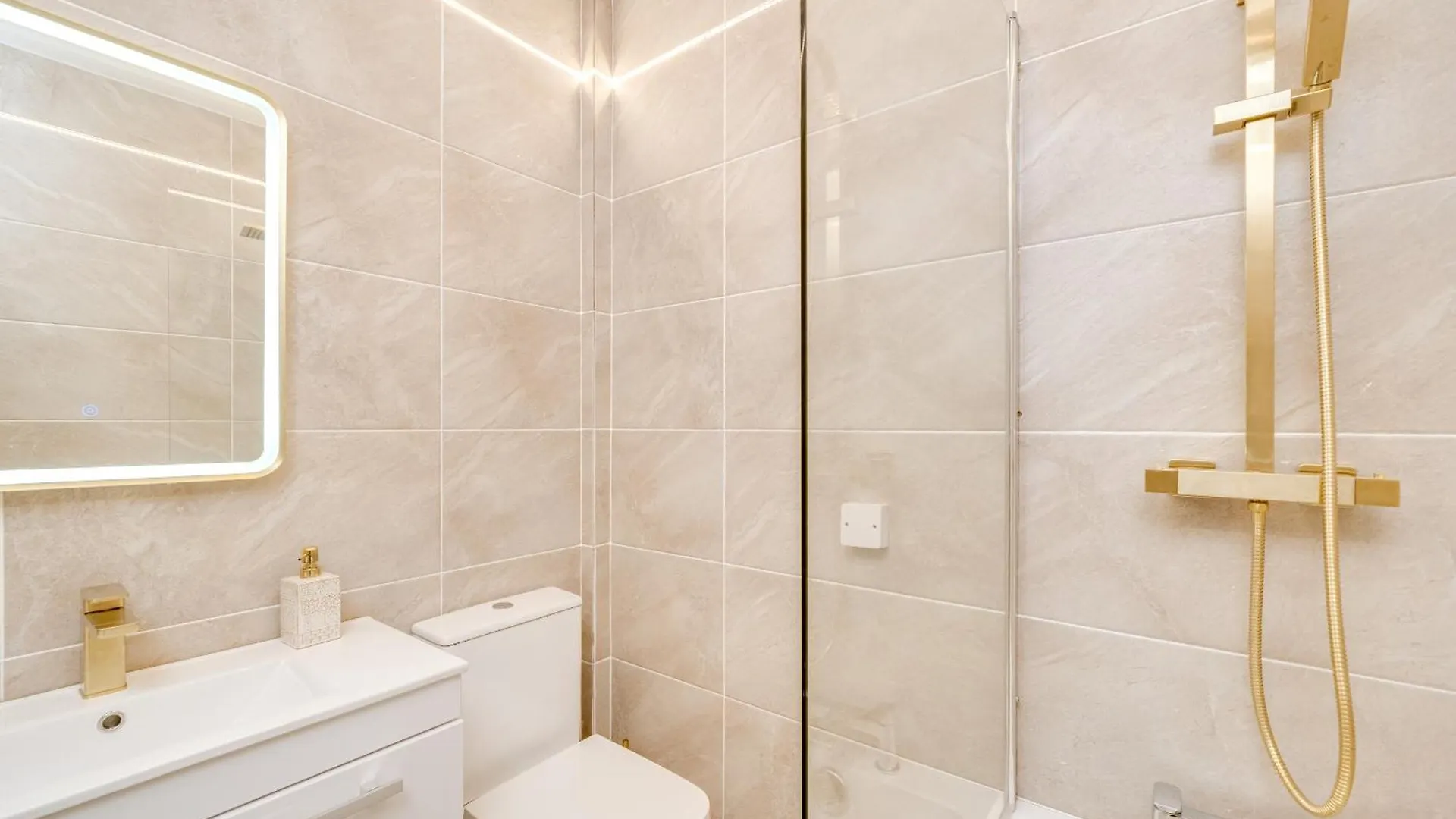 Apartment Dh Aparts Leeds